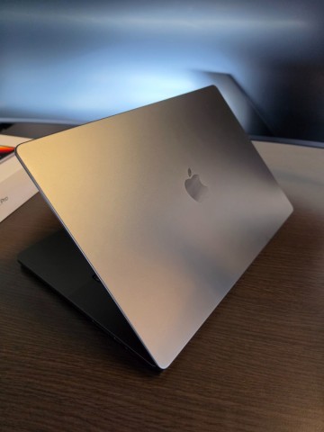 Macbook pro 16 m3 max 3